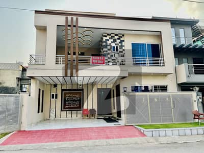 10 MARLA LUXURIOUS DESIGNER HOUSE AVAILABLE FOR SALE IN SOAN GARDEN H BLOCK