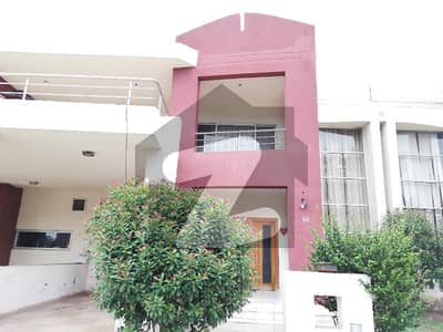 A BEAUTIFUL 8 MARLA HOUSE FOR SALE IN SAFARI VILLAS SECTOR B BAHRIA TOWN TOWN LAHORE