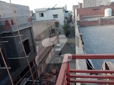 کلفٹن کالونی لاہور میں 4 کمروں کا 5 مرلہ مکان 1.25 کروڑ میں برائے فروخت۔
