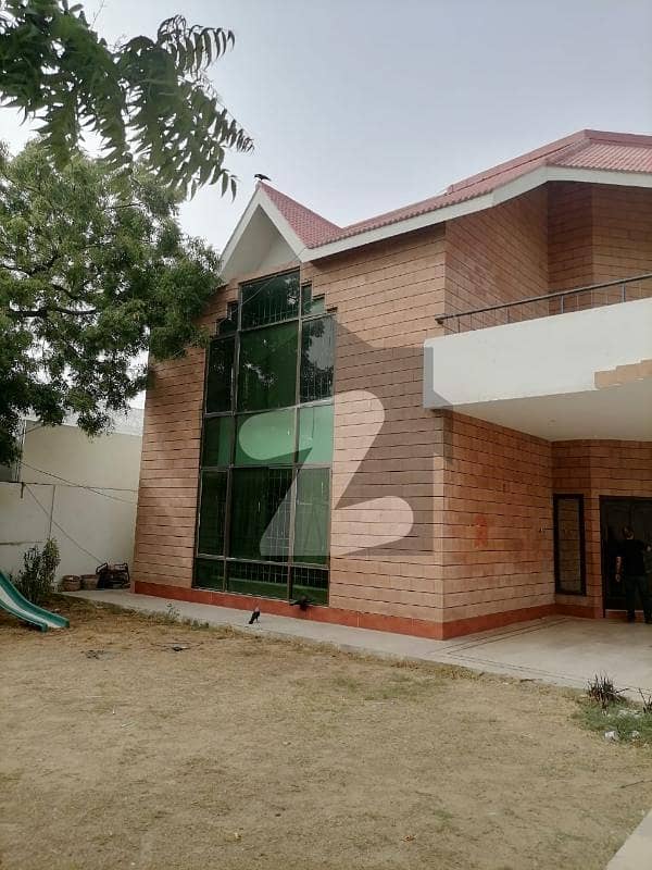 1000 Yards Bungalow For Sale In Phase 6