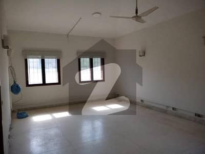 Bungalow 1000 Yards For Available for Rent in Block 4 Clifton