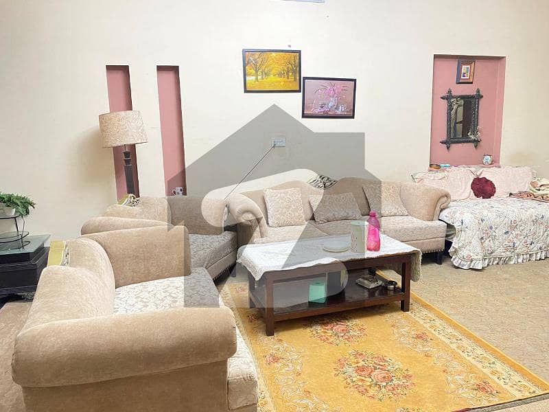ویسٹ وُوڈ ہاؤسنگ سوسائٹی لاہور میں 6 کمروں کا 1 کنال مکان 3.0 لاکھ میں کرایہ پر دستیاب ہے۔