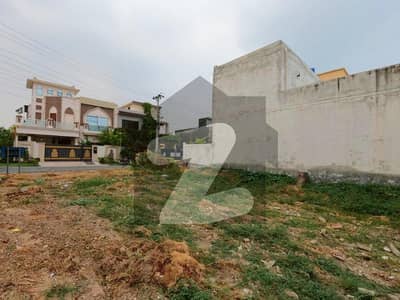 8 Marla Corner And Facing Park Plot For Sale In A Block Central Park