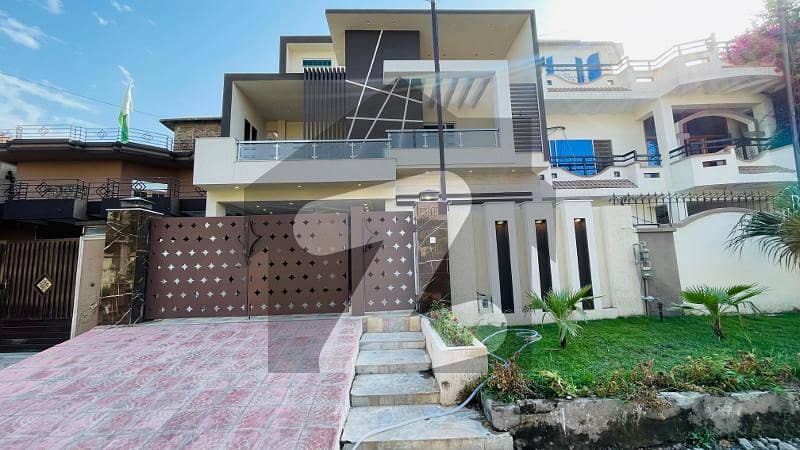گلریز ہاؤسنگ سکیم راولپنڈی میں 6 کمروں کا 10 مرلہ مکان 4.5 کروڑ میں برائے فروخت۔