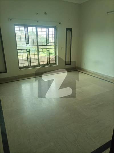 15 MARLA UPPER PORTION AVAILABLE FOR RENT INDEPENDENT PORTION