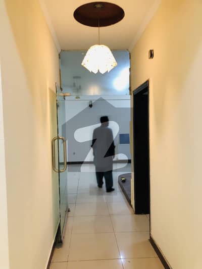 ایف ۔ 11 مرکز ایف ۔ 11,اسلام آباد میں 3 کمروں کا 9 مرلہ فلیٹ 1.15 لاکھ میں کرایہ پر دستیاب ہے۔