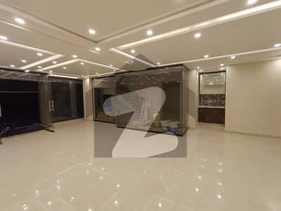 بحریہ ٹاؤن سیکٹر سی بحریہ ٹاؤن,لاہور میں 5 مرلہ دفتر 1.5 کروڑ میں برائے فروخت۔