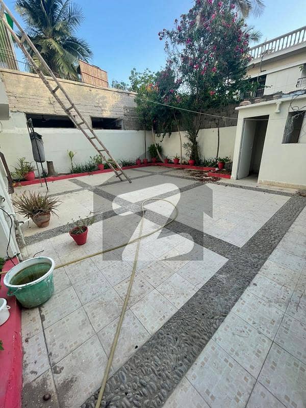 Independent 300 yards house available for rent in Clifton block 8