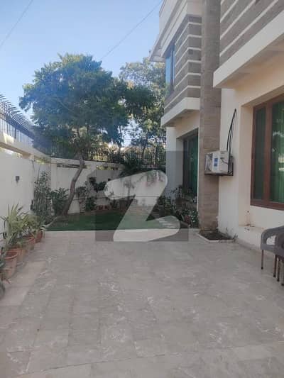 500yrd FULLY FURNISHED BUNGALOW ON RENT OUTCLASS FURNISHED 2+3+BASEMENT PARKING SERVANT QUARTER OUTCLASS
