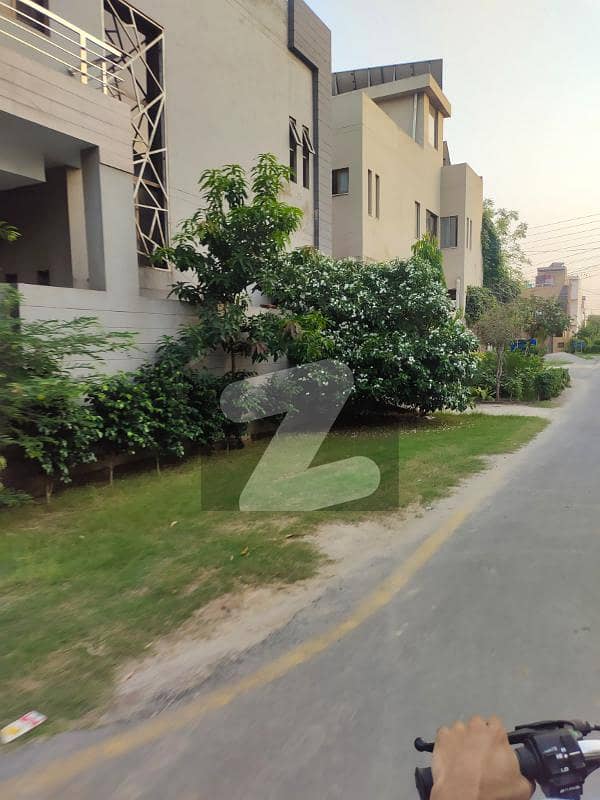 سینٹرل پارک ۔ بلاک اے سینٹرل پارک ہاؤسنگ سکیم,لاہور میں 5 مرلہ کمرشل پلاٹ 2.75 کروڑ میں برائے فروخت۔