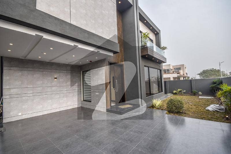 One Kanal Modern Bungalow For Sale near Park & Commercial Masjid