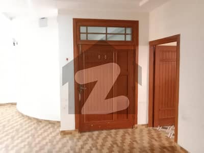 ارباب سبز علی خان ٹاؤن ایگزیکٹو لاجز ارباب سبز علی خان ٹاؤن,ورسک روڈ,پشاور میں 4 کمروں کا 7 مرلہ فلیٹ 32.0 ہزار میں کرایہ پر دستیاب ہے۔