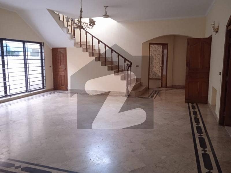 ڈی ایچ اے فیز 3 ڈیفنس (ڈی ایچ اے),لاہور میں 5 کمروں کا 1 کنال مکان 2.0 لاکھ میں کرایہ پر دستیاب ہے۔