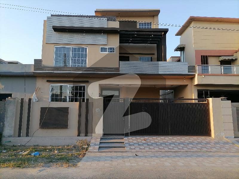 House Spread Over 10 Marla In Central Park Housing Scheme Available