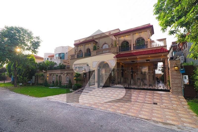 DHA PHASE 8 Beautiful1 Kanal House for Sale Available