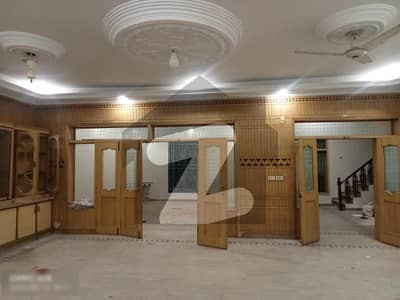 مصطفیٰ ٹاؤن لاہور میں 6 کمروں کا 1 کنال مکان 1.9 لاکھ میں کرایہ پر دستیاب ہے۔