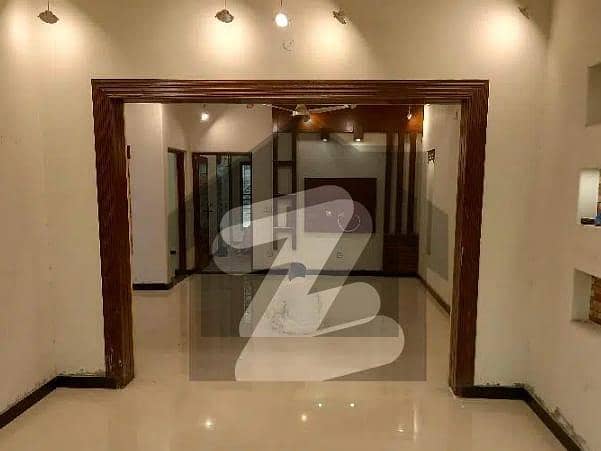 10 MARLA HOT LOCATION FULL HOUSE AVAILABLE FOR RENT IN TARIQ GARDENS