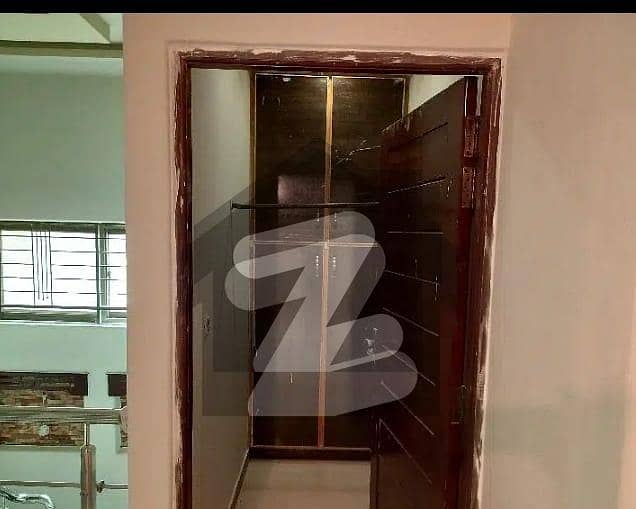 10 MARLA HOT LOCATION FULL HOUSE AVAILABLE FOR RENT IN TARIQ GARDENS