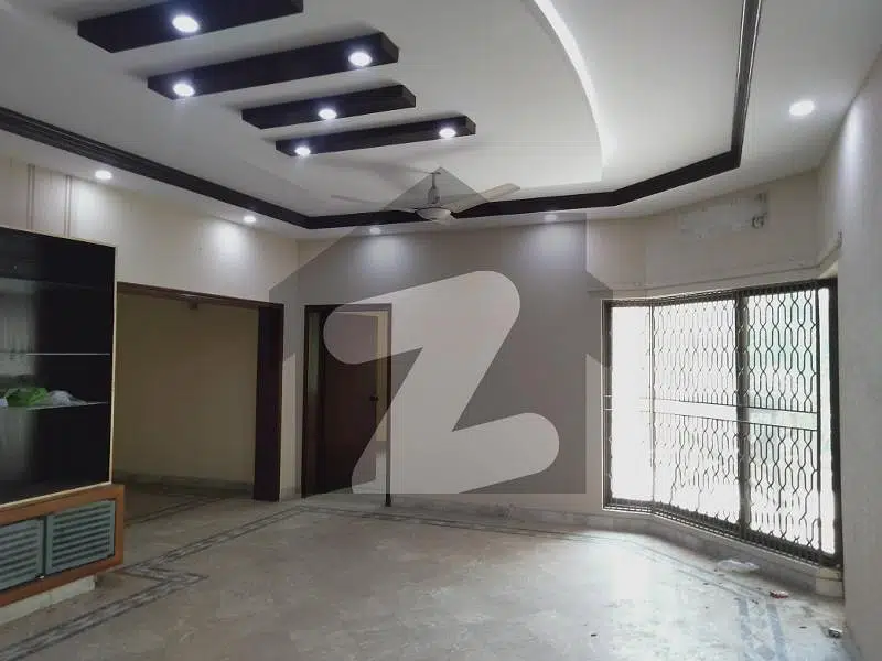 Prime Loction One Kanal Beautifull Lower Portion Available For Rent In Dha Phase 2 ,