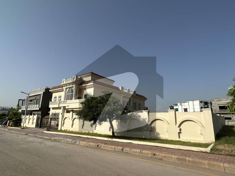 Beautiful Luxury 2 Kanal Villa Bahria Town Phase 8 Sector A