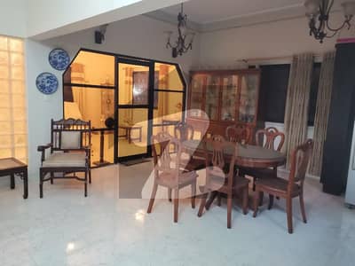 کلفٹن ۔ بلاک 4 کلفٹن,کراچی میں 4 کمروں کا 9 مرلہ مکان 6.6 کروڑ میں برائے فروخت۔