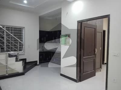 ابدالینزکوآپریٹو ہاؤسنگ سوسائٹی لاہور میں 5 کمروں کا 9 مرلہ مکان 2.5 کروڑ میں برائے فروخت۔