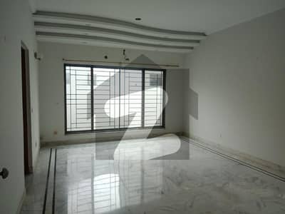 1 Kanal Commercial House Is Available For Rent