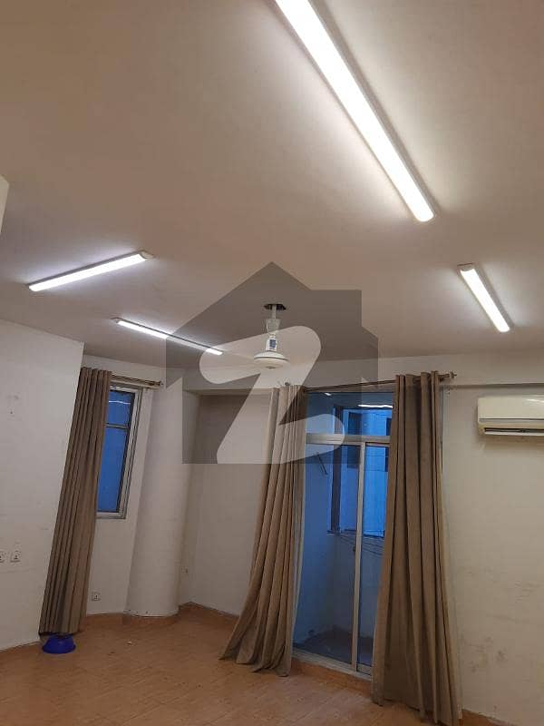 1400 sqft flat avaible for Rent in Gulberg-v