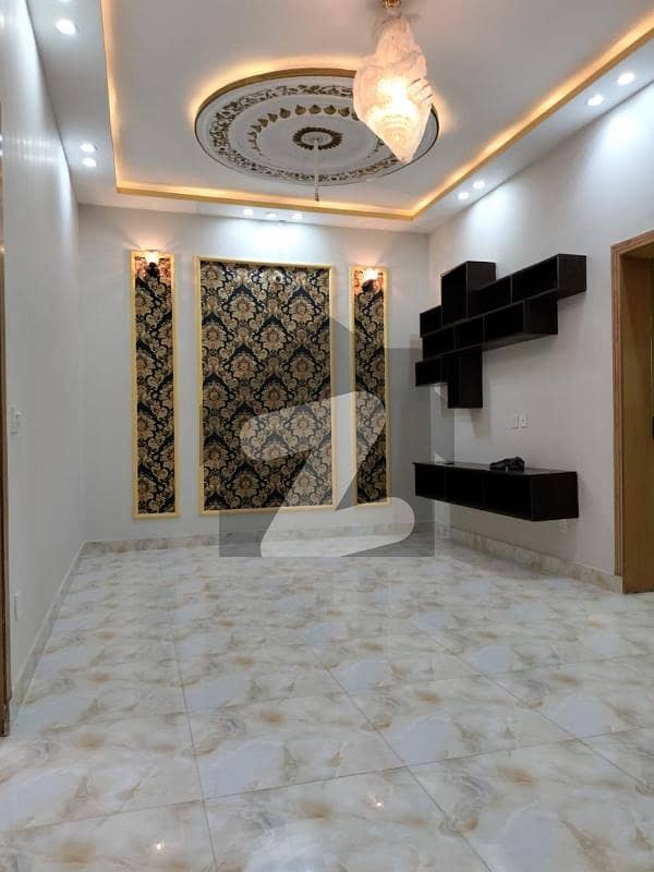 سینٹرل پارک ہاؤسنگ سکیم لاہور میں 3 کمروں کا 5 مرلہ مکان 1.75 کروڑ میں برائے فروخت۔