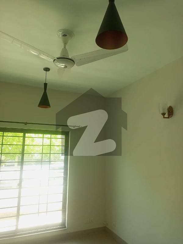 10 MARLA 3 BED ROOM APARTMENT FOR RENT 10 MARLA 3 BED ROOM APARTMENT FOR RENT