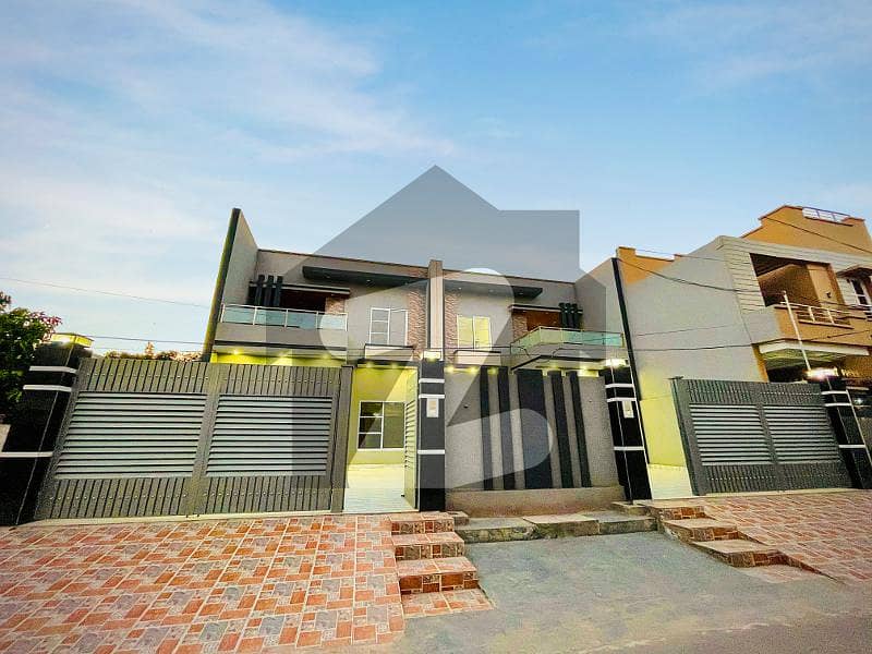 زکریا ٹاؤن ملتان میں 4 کمروں کا 9 مرلہ مکان 2.0 کروڑ میں برائے فروخت۔