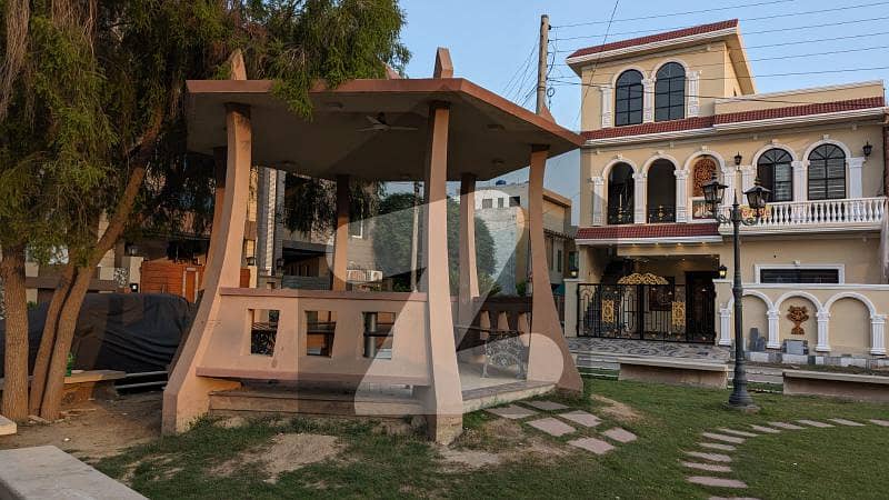 واپڈا ٹاؤن لاہور میں 6 کمروں کا 7 مرلہ مکان 3.2 کروڑ میں برائے فروخت۔