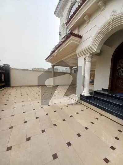 1 KANAL 3 BEDS LOWER LOCK UPPER PORTION AVAILABLE FOR RENT IN PHASE 8 EDEN CITY LAHORE