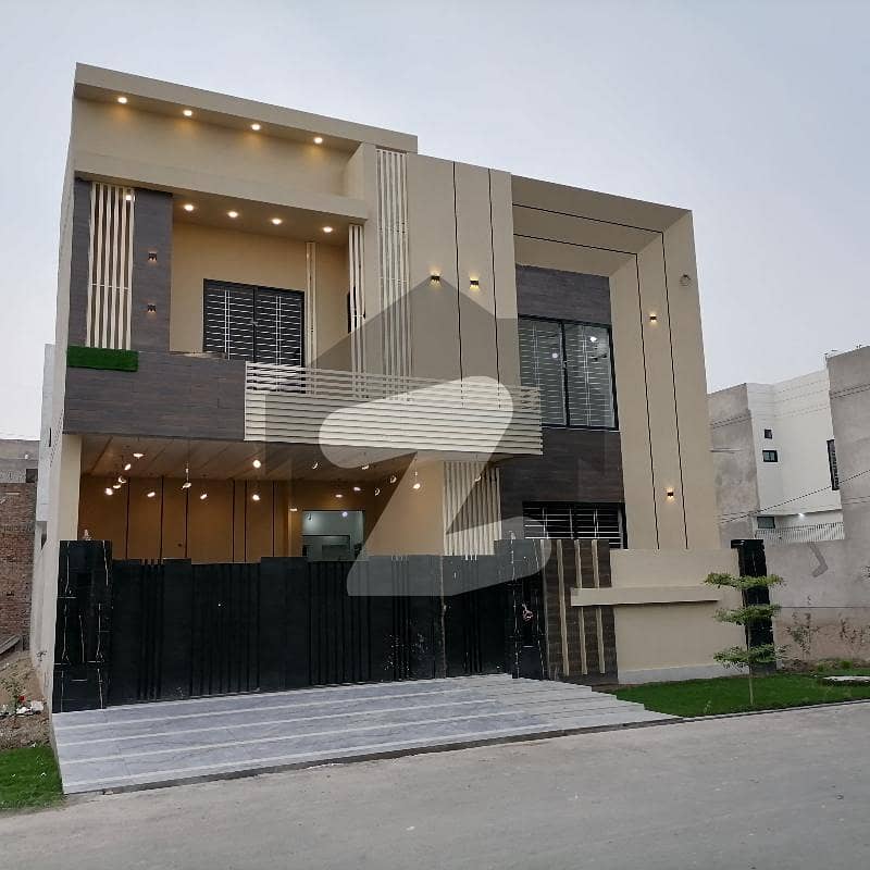 10 Marla House In Stunning Jeewan City - Phase 5 Is Available For sale