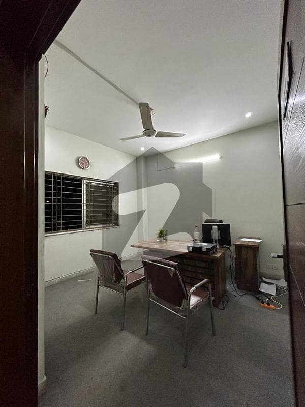 جوہر ٹاؤن فیز 1 جوہر ٹاؤن,لاہور میں 3 کمروں کا 15 مرلہ عمارت 5.0 لاکھ میں کرایہ پر دستیاب ہے۔