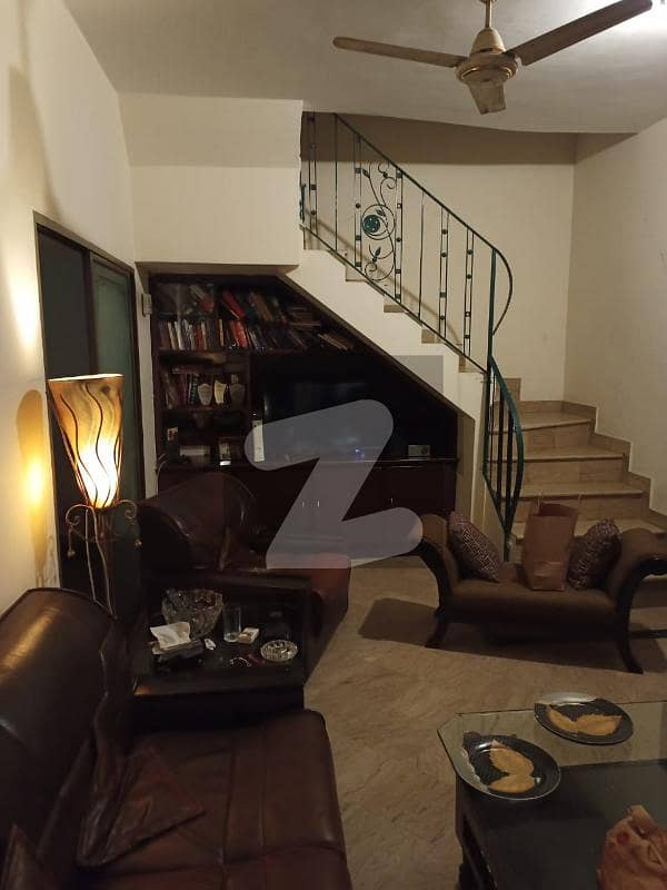 ایڈن ڈیفینس ویلاز ایڈن,لاہور میں 3 کمروں کا 10 مرلہ مکان 3.25 کروڑ میں برائے فروخت۔