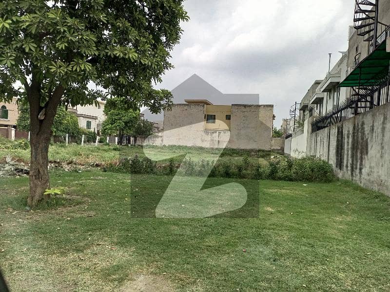 1 KANAL RESIDENTIAL PLOT IS FOR SALE IN BLOCK F1