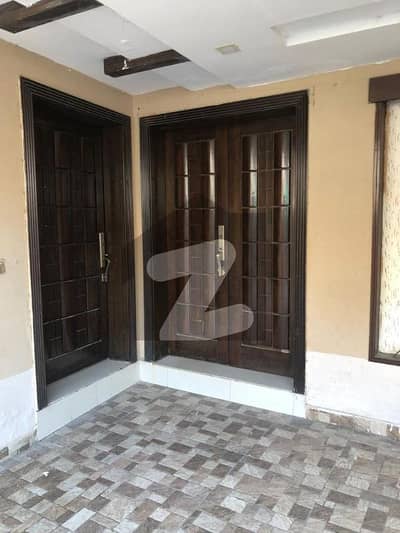 10 MARLA BEAUTIFUL LOWER PORTION AVAILABLE FOR RENT IN GULMOHAR BLOCK