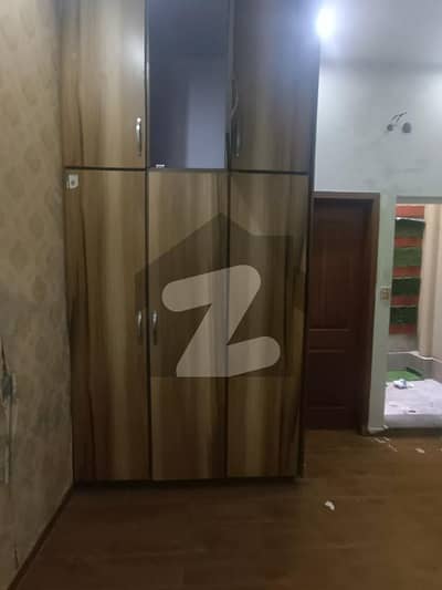 پی سی ایس آئی آر سٹاف کالونی لاہور میں 4 کمروں کا 2 مرلہ مکان 35.0 ہزار میں کرایہ پر دستیاب ہے۔