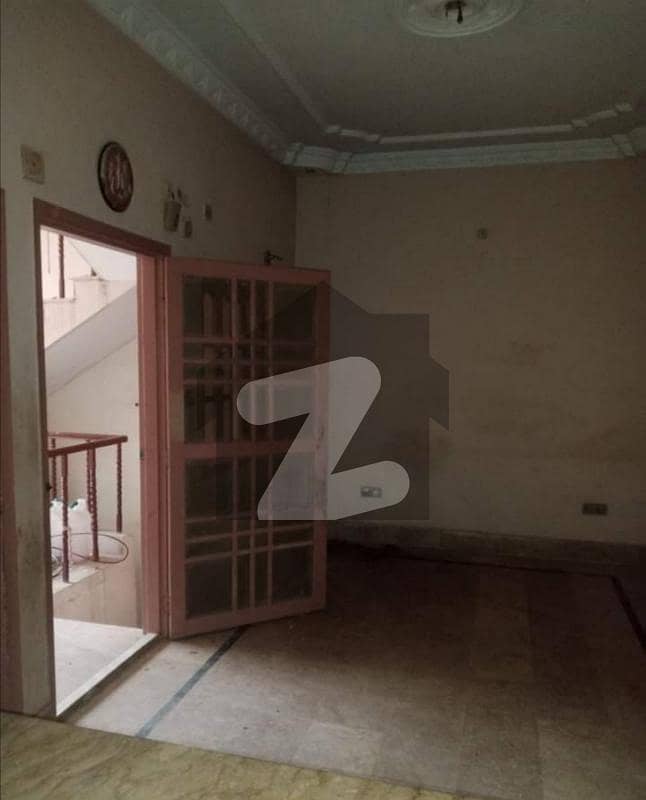 Prime Location 120 Square Yards Upper Portion Up For rent In Model Colony - Malir