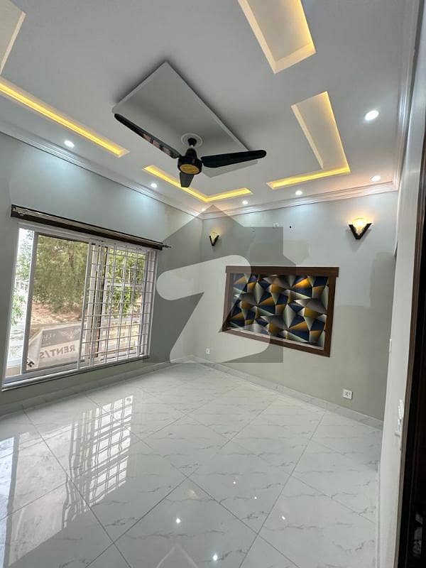 پارک ویو سٹی ۔ ڈائمنڈ بلاک پارک ویو سٹی,لاہور میں 4 کمروں کا 5 مرلہ مکان 1.8 کروڑ میں برائے فروخت۔