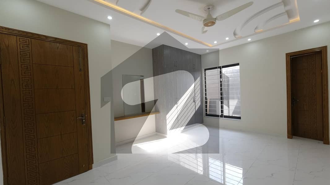 1 Kanal House Situated In E-11 For sale