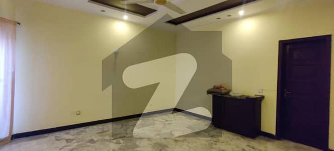 جوہر ٹاؤن فیز 2 - بلاک جی3 جوہر ٹاؤن فیز 2,جوہر ٹاؤن,لاہور میں 5 کمروں کا 1 کنال مکان 3.3 لاکھ میں کرایہ پر دستیاب ہے۔