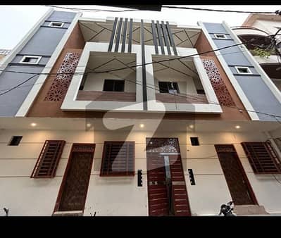 عزیز آباد گلبرگ ٹاؤن,کراچی میں 3 کمروں کا 5 مرلہ بالائی پورشن 1.3 کروڑ میں برائے فروخت۔