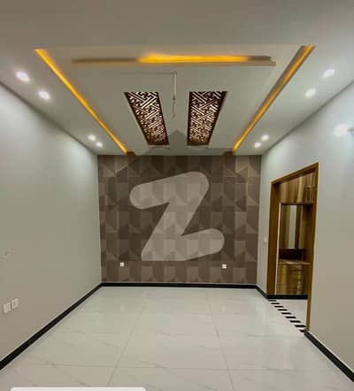 ماڈل سٹی ون کینال روڈ,فیصل آباد میں 5 کمروں کا 8 مرلہ مکان 4.25 کروڑ میں برائے فروخت۔
