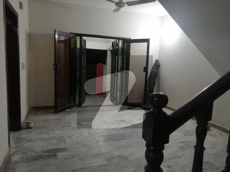 رابعہ بنگلوز روڈ راولپنڈی میں 3 کمروں کا 7 مرلہ مکان 2.0 کروڑ میں برائے فروخت۔