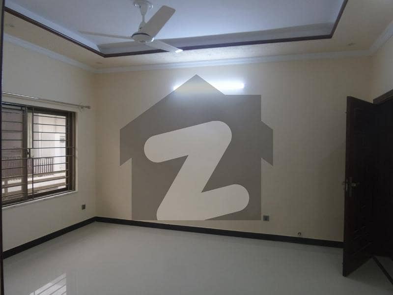 5400 Square Feet House For Grabs In I-8 5400 Square Feet House For Grabs In I-8