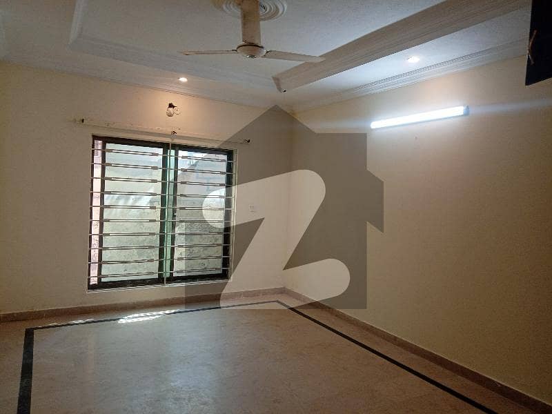 بحریہ ٹاؤن فیز 2 بحریہ ٹاؤن راولپنڈی,راولپنڈی میں 5 کمروں کا 10 مرلہ مکان 1.1 لاکھ میں کرایہ پر دستیاب ہے۔