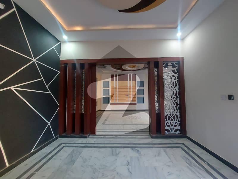 خانپور روڈ رحیم یار خان میں 6 کمروں کا 7 مرلہ مکان 1.15 کروڑ میں برائے فروخت۔