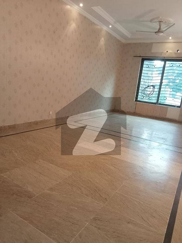 ماڈل ٹاؤن ۔ بلاک ڈی ماڈل ٹاؤن,لاہور میں 3 کمروں کا 1 کنال بالائی پورشن 1.25 لاکھ میں کرایہ پر دستیاب ہے۔